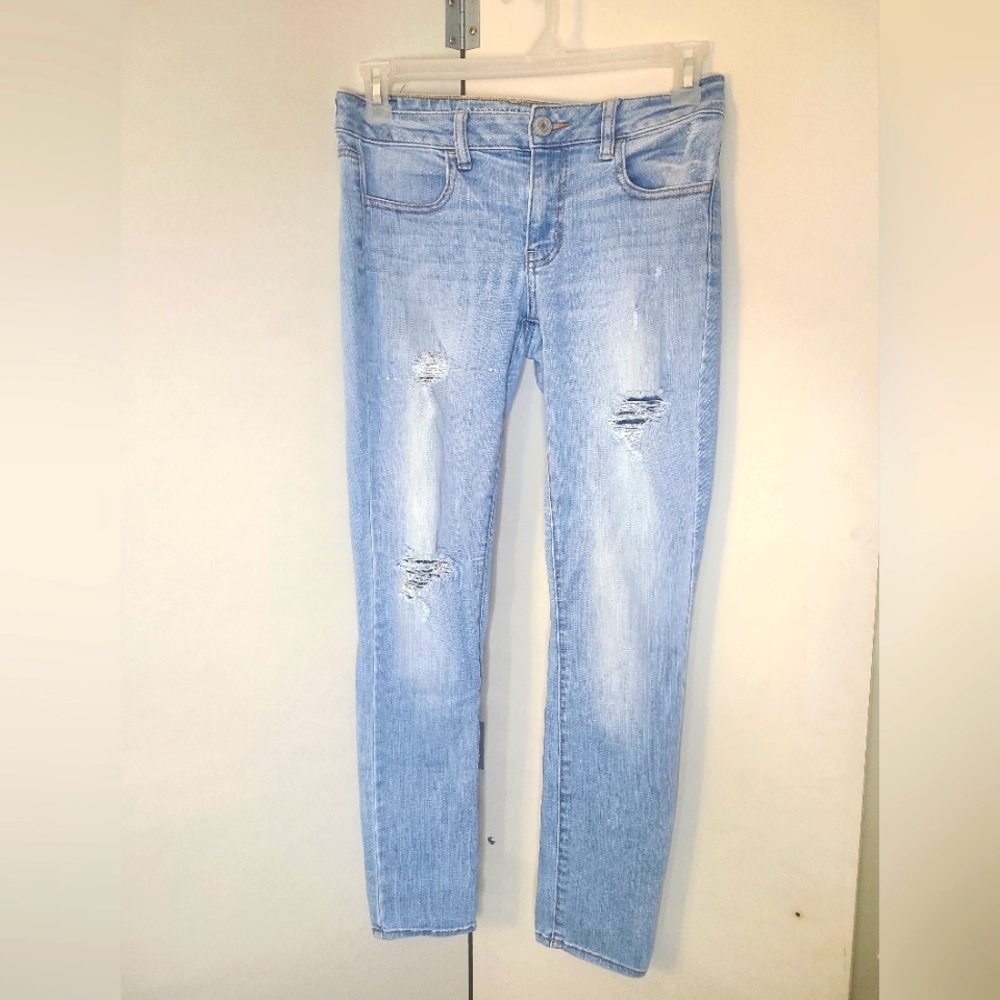 American Eagle Light Blue Distressed Jeans sz 6 Women's